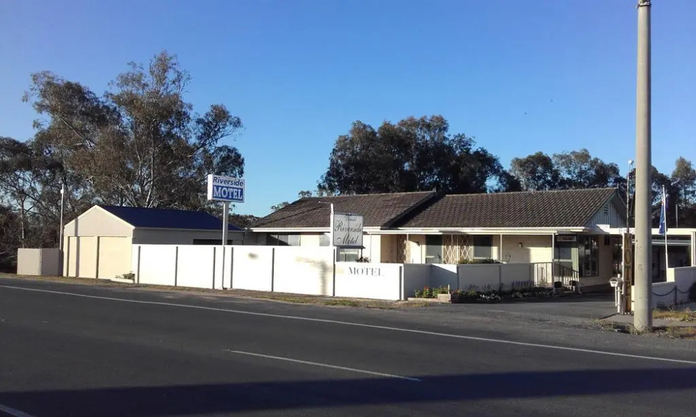 Donald Riverside Motel