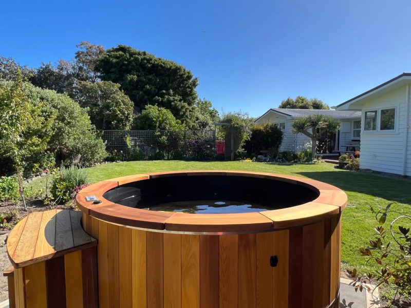 Tranquility Base - Waikanae Beach Holiday Home
