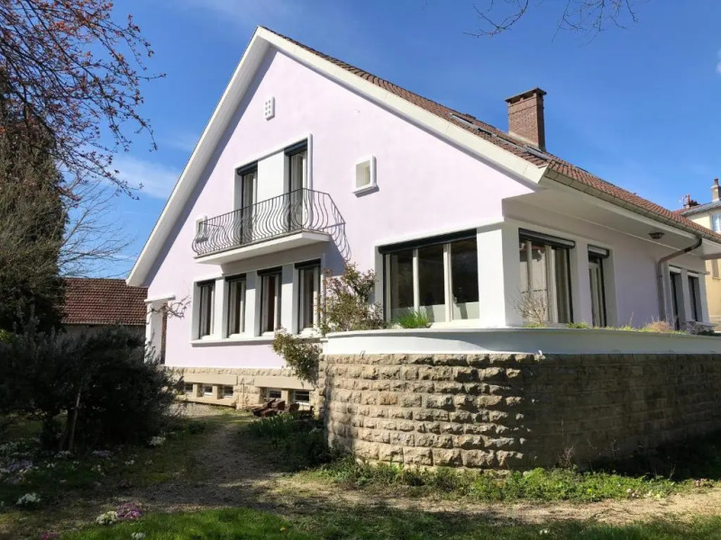 La Maison, 4 appartements 3 étoiles climatisés au centre ville avec jardin proche du Parc et des Thermes