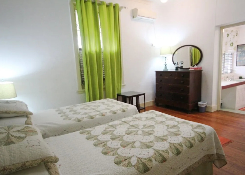 Beachfront Classic 3-bed House - Whitecaps by BSL Rentals