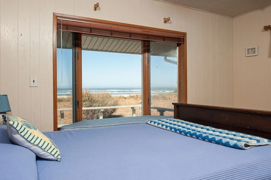 Pacific Rest 3 Br home by RedAwning