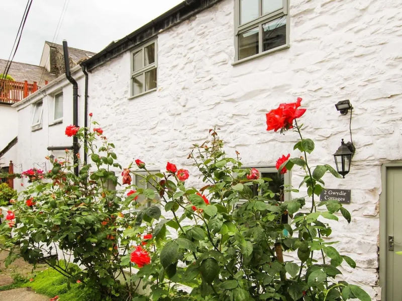 2 Gwydir Cottages