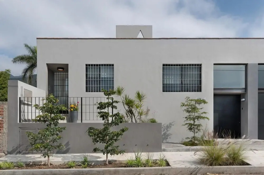 Light Filled Modern Apartment With Private Garden