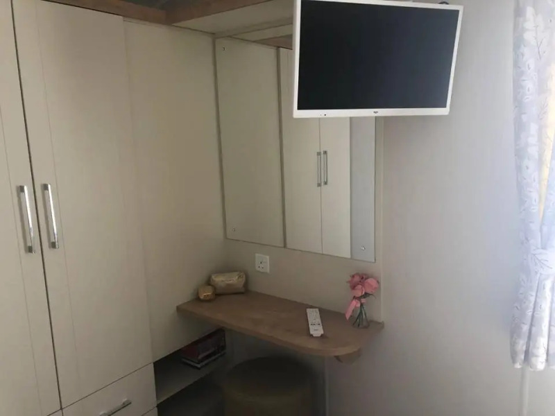 Dees hot tub breaks at Tattershall Lakes Jet Ski 4