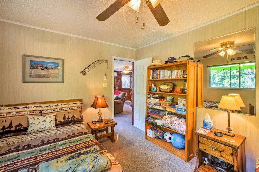 Cozy Waterfront Cottage w/ Deck on White River!