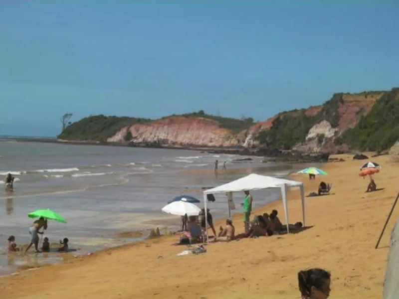 Casa de praia de frente para o mar com piscina