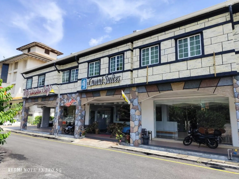 Lumut Suites