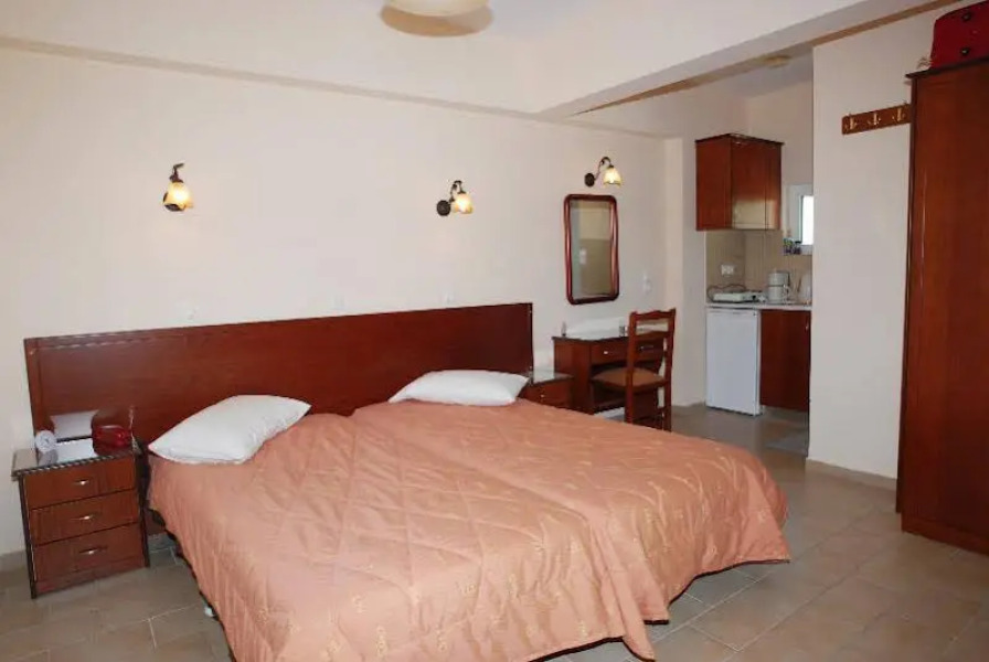 Eriphilly Studios & Apartments