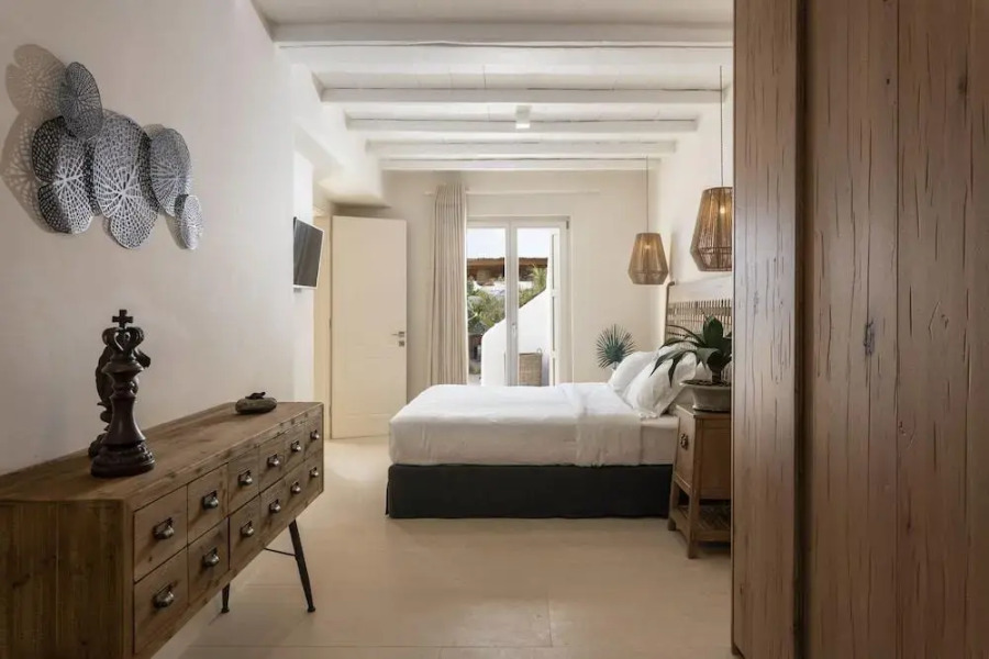 Villa Veneta at Ornos Sea View