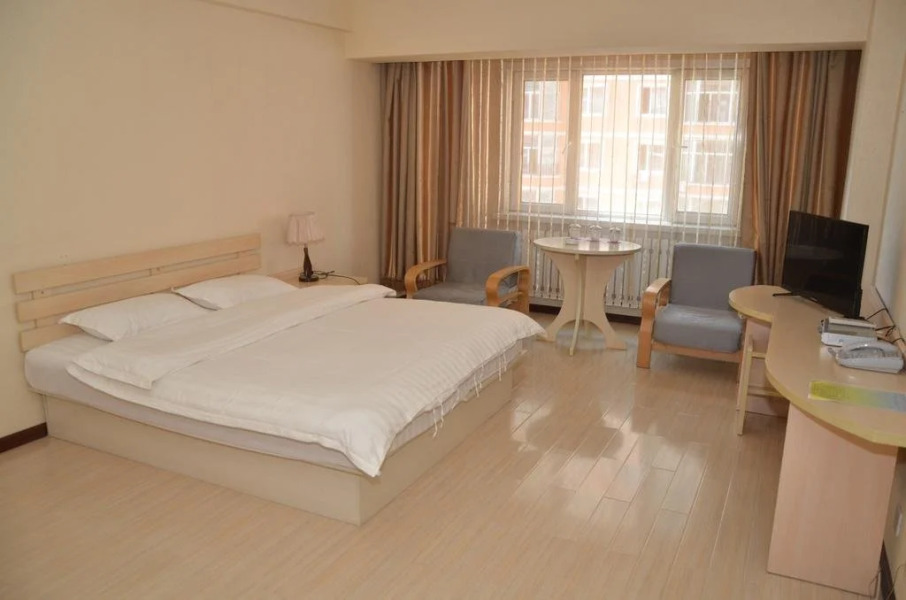 Super 9 Business Hotel