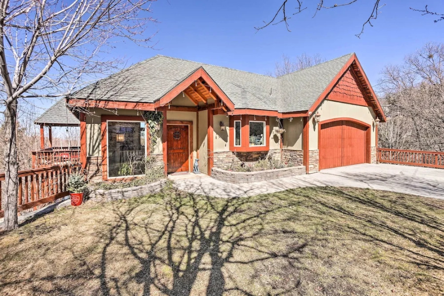 Lovely Lake Arrowhead Home w/ Private Hot Tub