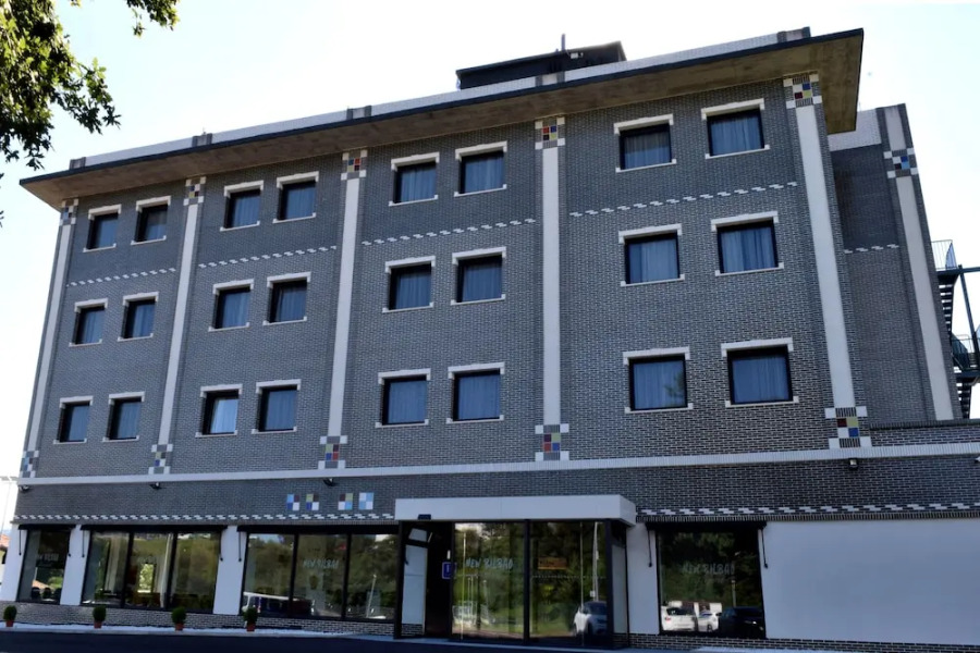 Отель New Bilbao Airport