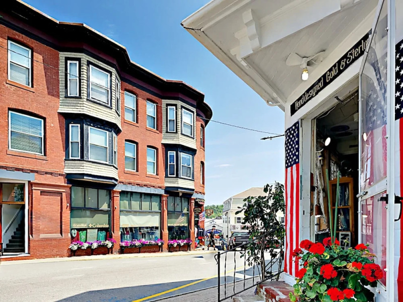 4 Commercial St Admirals Quarters Apts by RedAwning