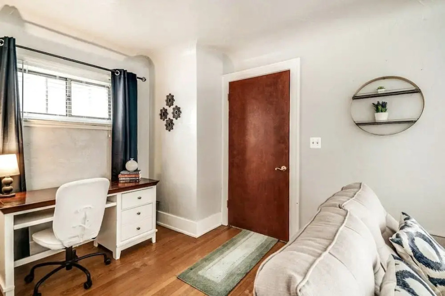 Shiny and Comfortable Oakland House 3 car Driveway