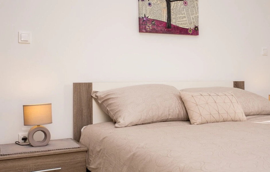 Property With 2 Bedrooms in Dobrinj, With Enclosed Garden