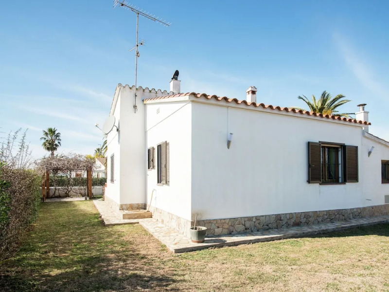 Holiday House With Private Pool for 4 People in Sant Pere Pescador