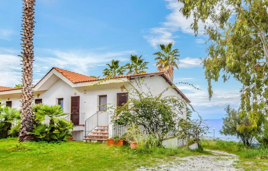 Beautiful Apartment in Briatico With 4 Bedrooms and Wifi