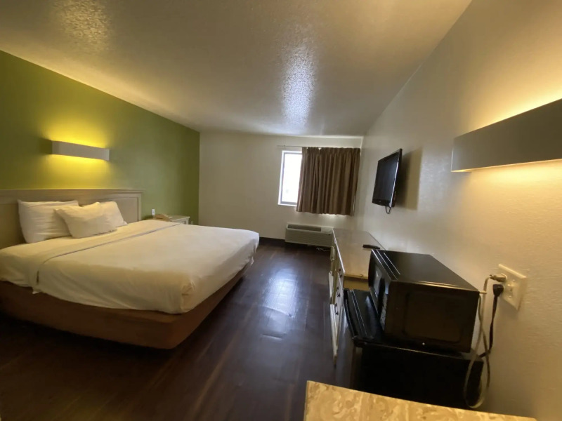 SkyLight Inn Cleveland - Willoughby