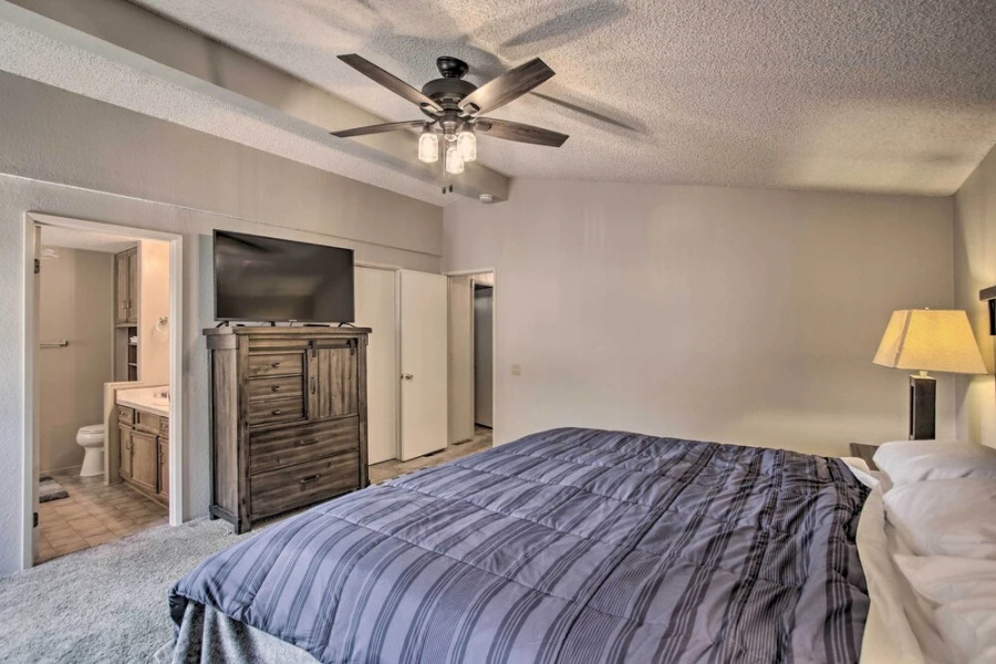 Family-friendly Home ~ 1 Mi to Kern River!