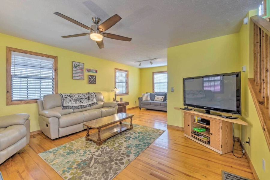 Lake House w/ Hot Tub + Fire Pit - 1 Mi to Marina!