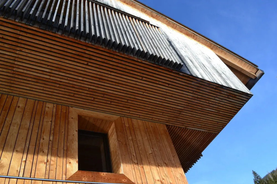 MAANJA Lake Front Suite and Restaurant