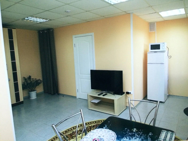 Anna and King  (on Zheleznodorozhnoy)