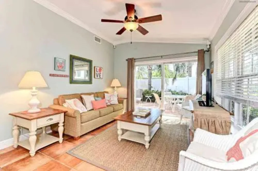 Palm Isle 3201 by RedAwning