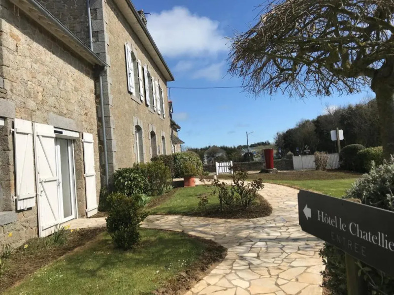Hôtel Le Chatellier – Piscine chauffée d’avril à octobre
