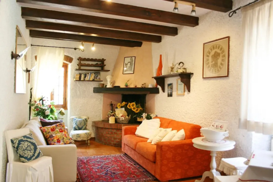 Beautiful private villa with WIFI, private pool, TV, pets allowed and parking, close to Arezzo