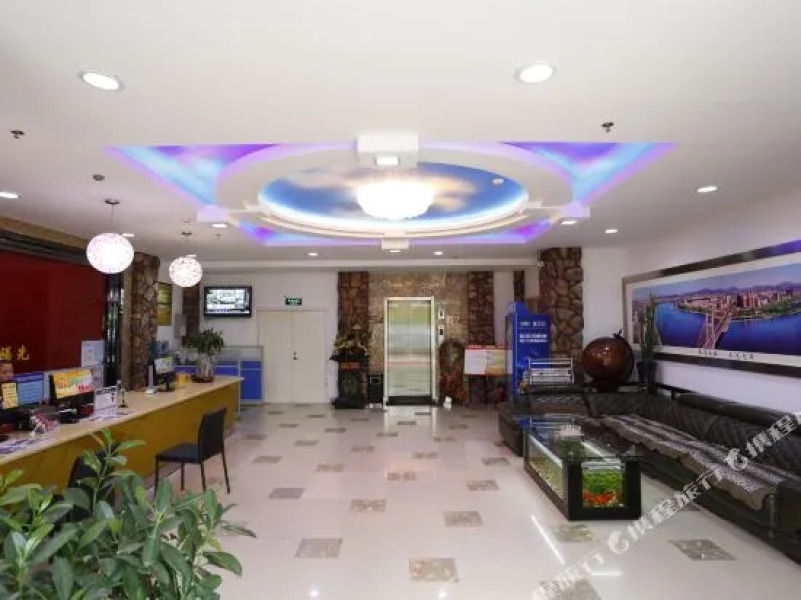 Sunshine 100 Holiday Inn (Jilin Jiangnan Park Taishan Road)