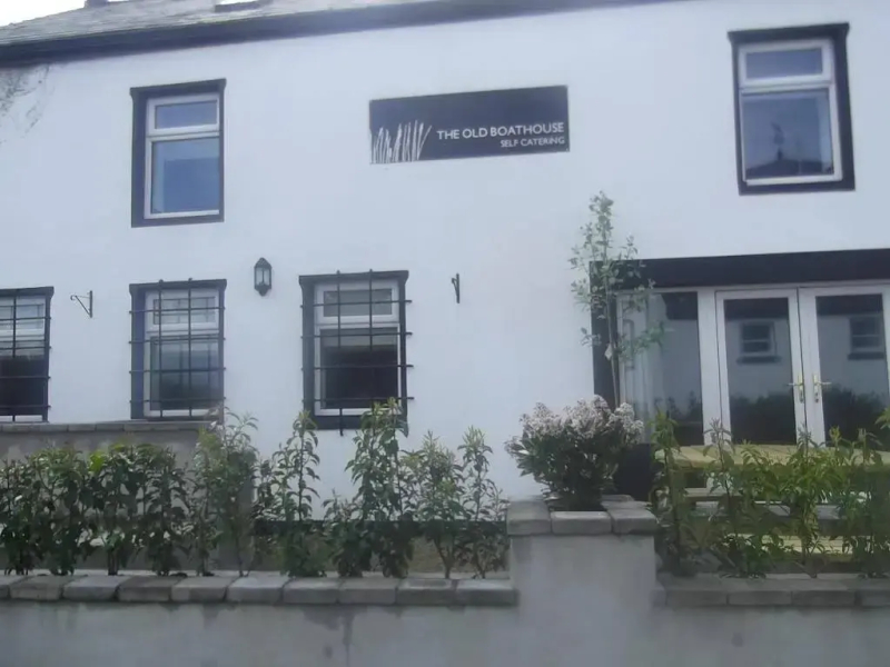 Knockninny Country House & Marina