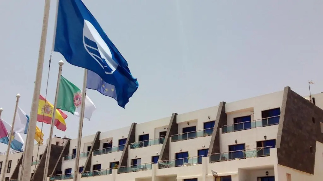 Ocean Front Apartment (WiFi)