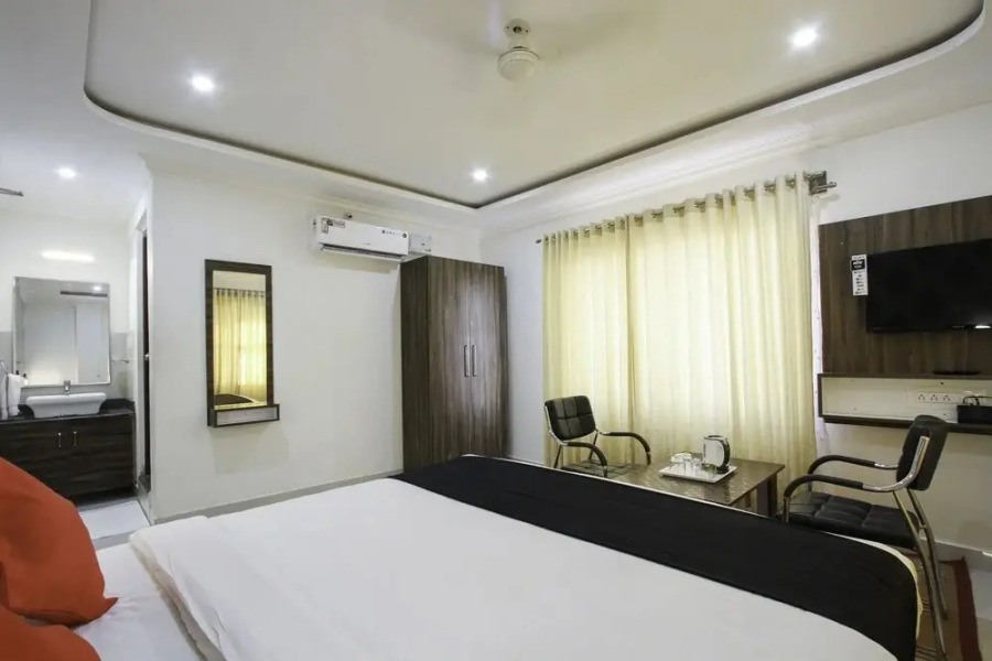 Rich Fort By OYO Rooms