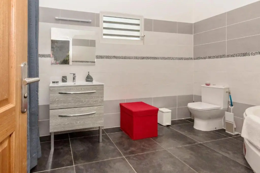 Villa les Mineurs : Superbe Villa avec Piscine et Jardin