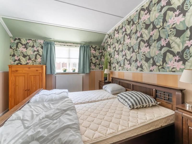 Farmhouse in Giethoorn by the Canals