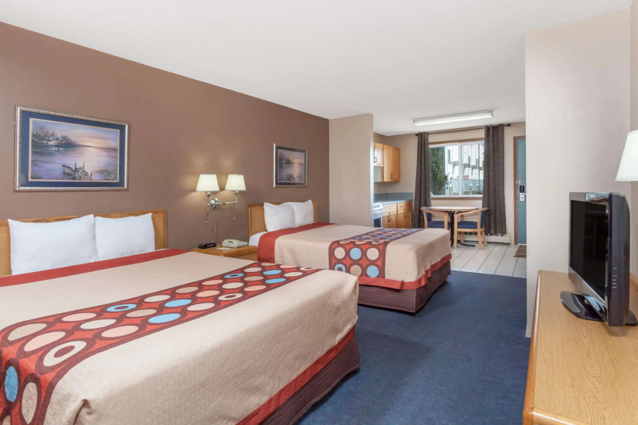 Super 8 by Wyndham Medicine Hat AB