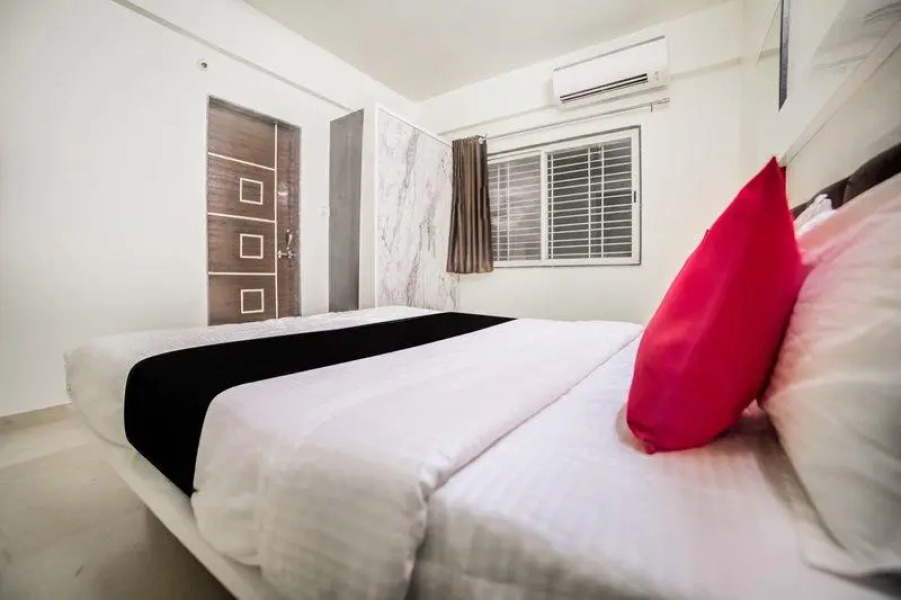 Capital O 61977 Neev Family Restaurant & Motels