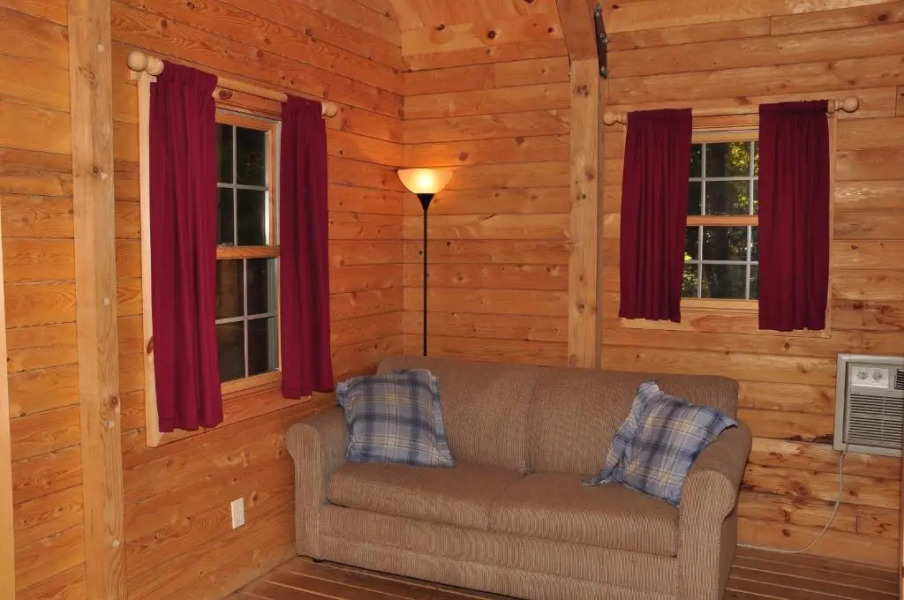 Tranquil Timbers Deluxe Cabin 6