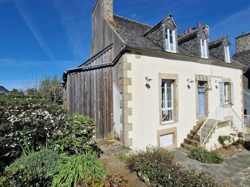 4 Family Home, Walking Distance to the Beach