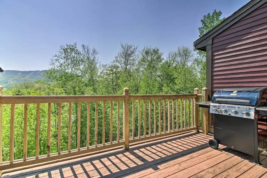 Timber Creek Townhome w/ 2 Decks & Mtn Views!