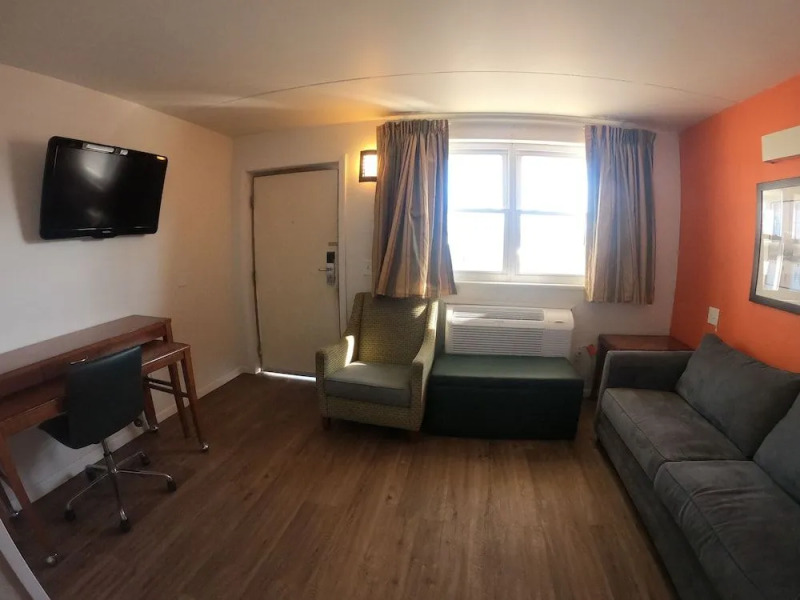 Executive Inn & Suites