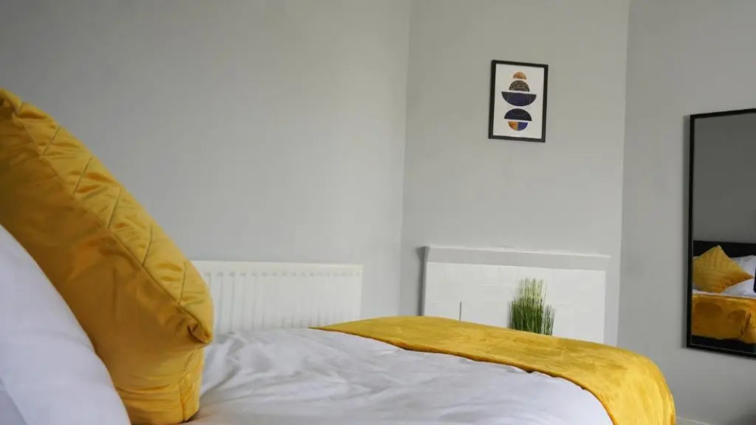 Portobello House - Four Bedroom House perfect for CONTRACTORS - Sleeps 6 - FREE parking