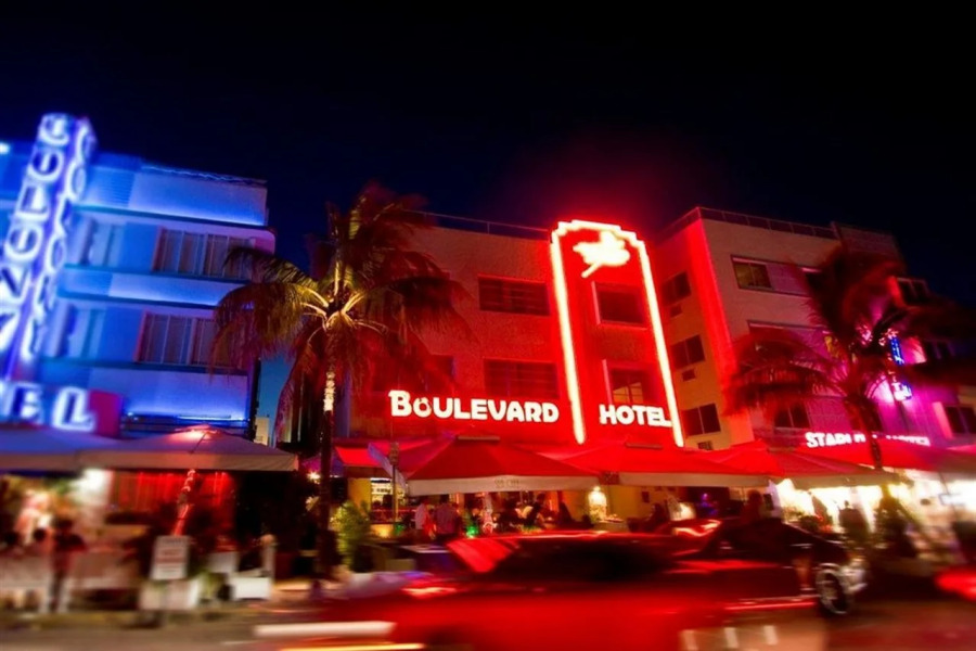 Boulevard Hotel