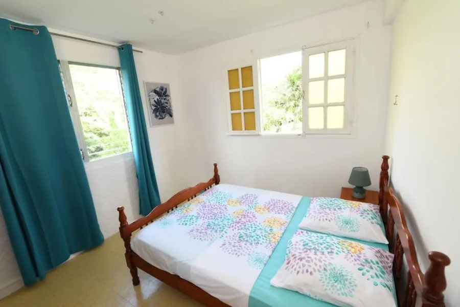 972D4 - Les 2 Palmiers - Bas de villa 60m2 jardin 2000m2