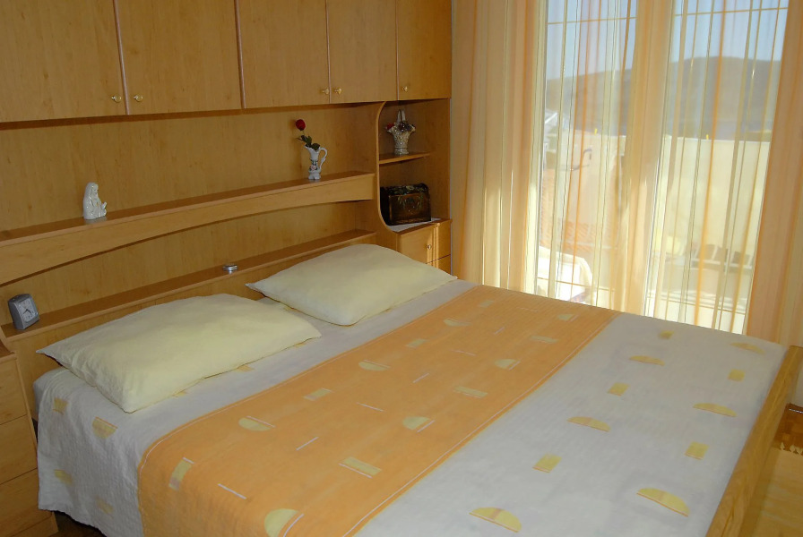 Apartment Ante - with large terrace : A1 Primosten, Riviera Sibenik