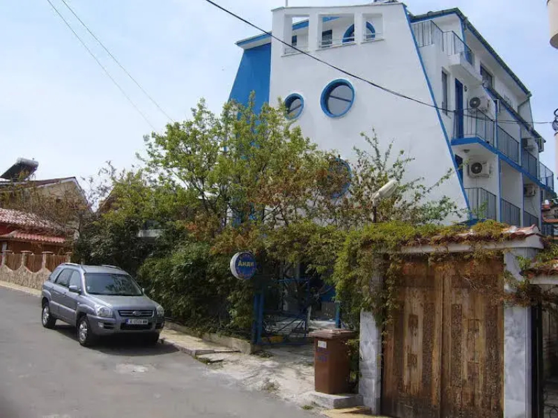 Andi Hotel
