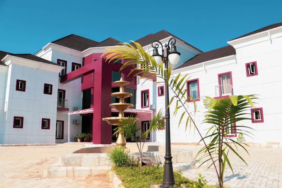 King Daken Diplomatic Suites