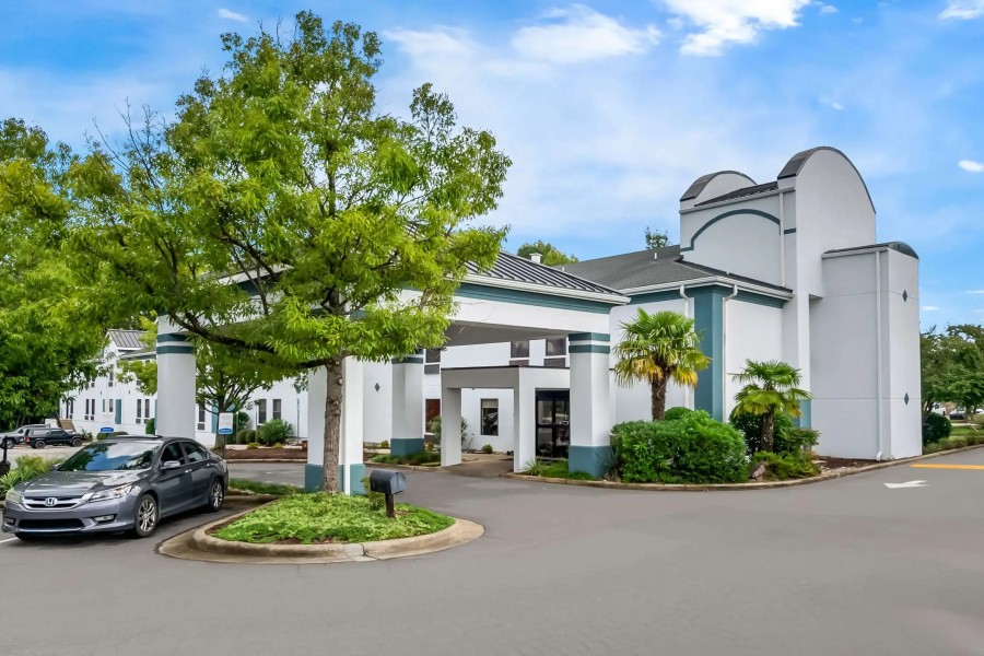 Clarion Pointe Apex – Holly Springs