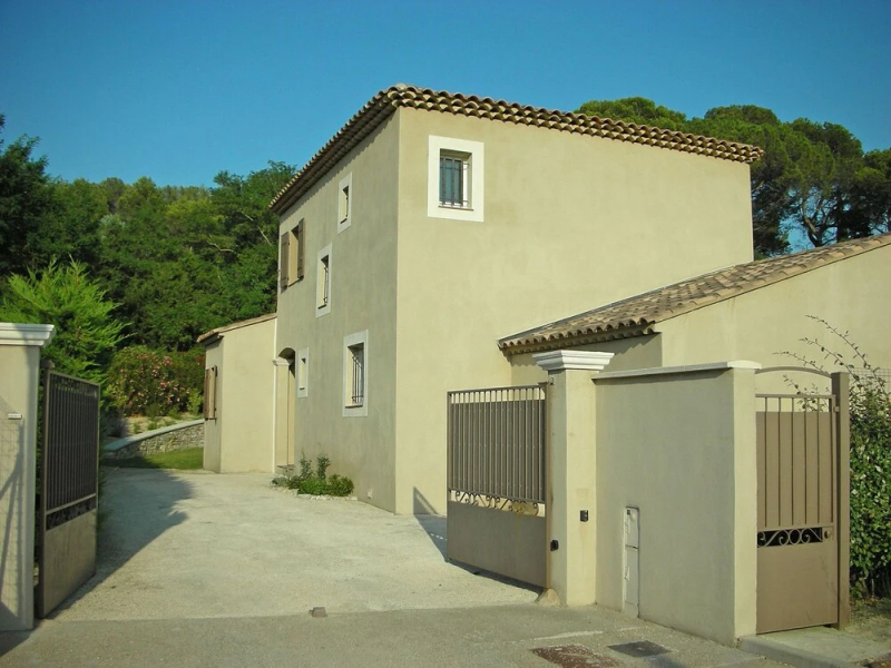 Luxurious Villa in Provence with garden and roofed terrace