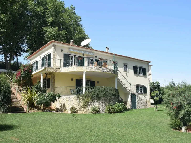 Cozy Villa near Óbidos with Private Swimming Pool